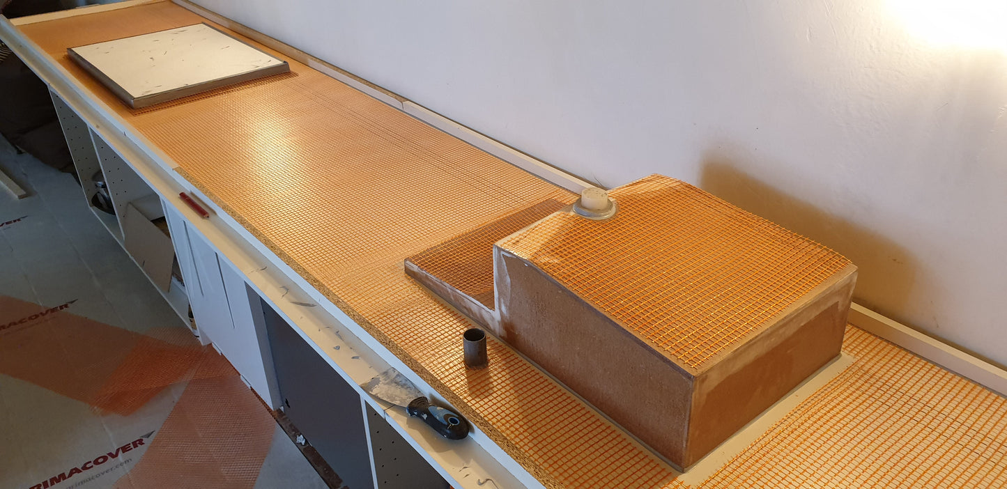 Siliconen knock-out plug t.b.v. betonnen wasbak